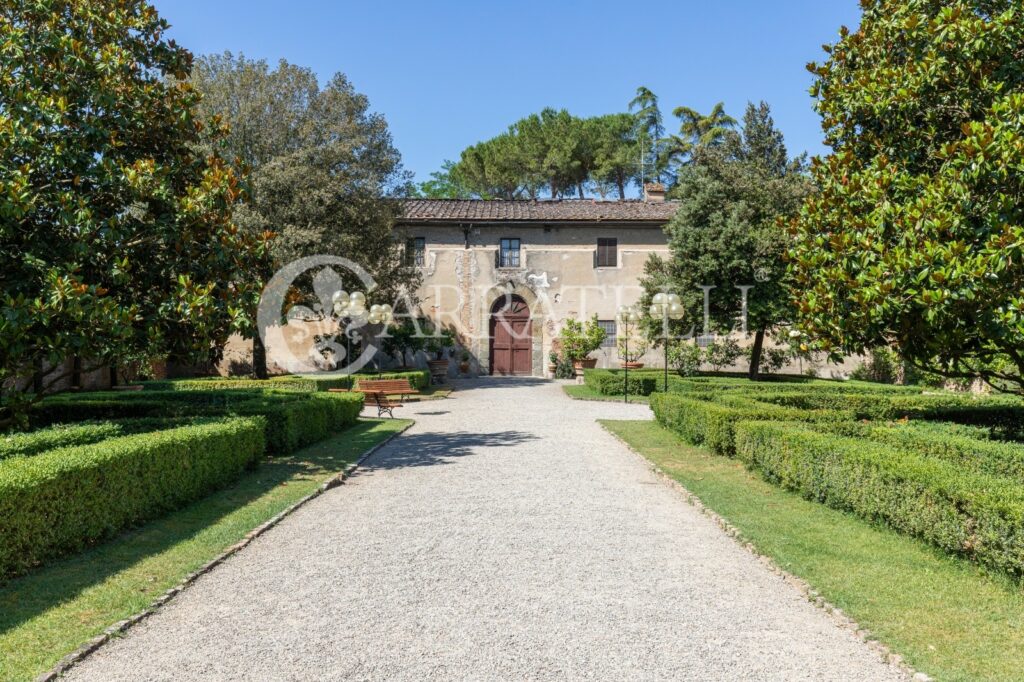 Luxurious real estate complex in the heart of Tuscany