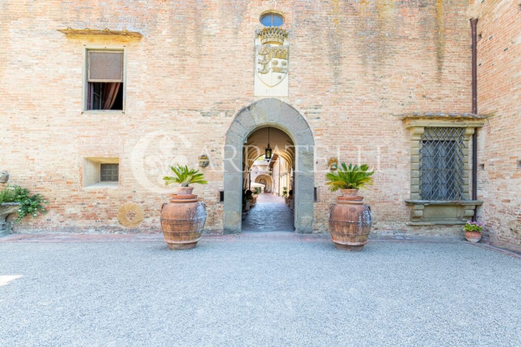 Luxurious real estate complex in the heart of Tuscany