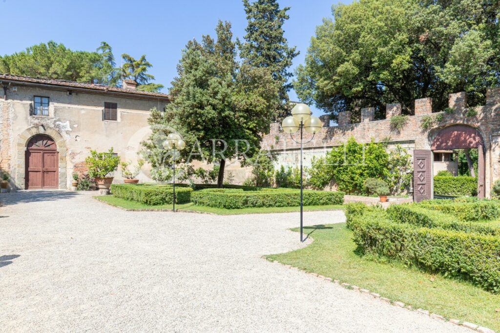 Luxurious real estate complex in the heart of Tuscany