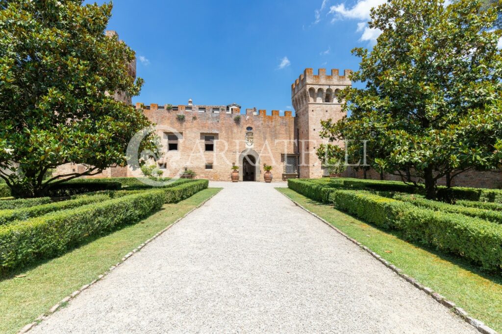 Luxurious real estate complex in the heart of Tuscany