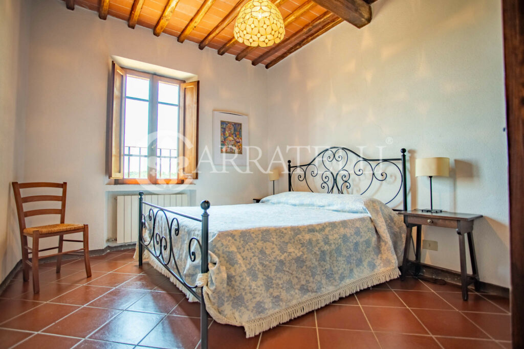 Farm with accommodation in the heart of Chianti