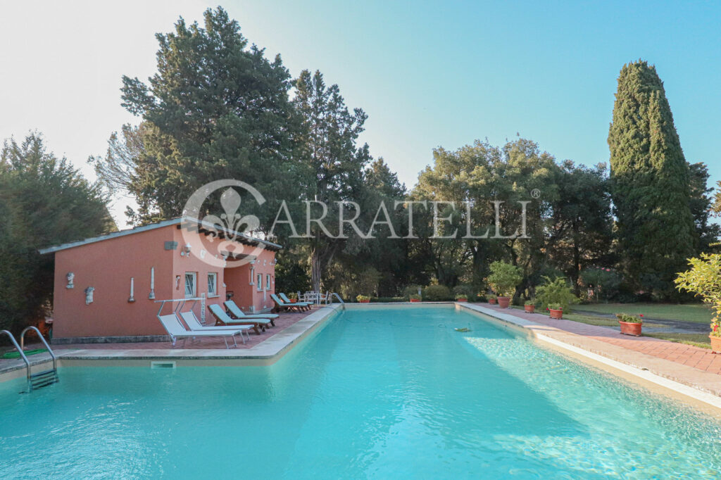 Maestosa Villa con piscina nel verde di Roma