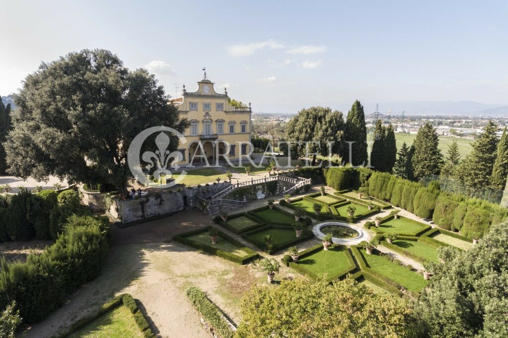 Prestigiosa villa storica a Firenze