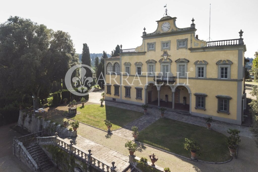 Prestigiosa villa storica a Firenze