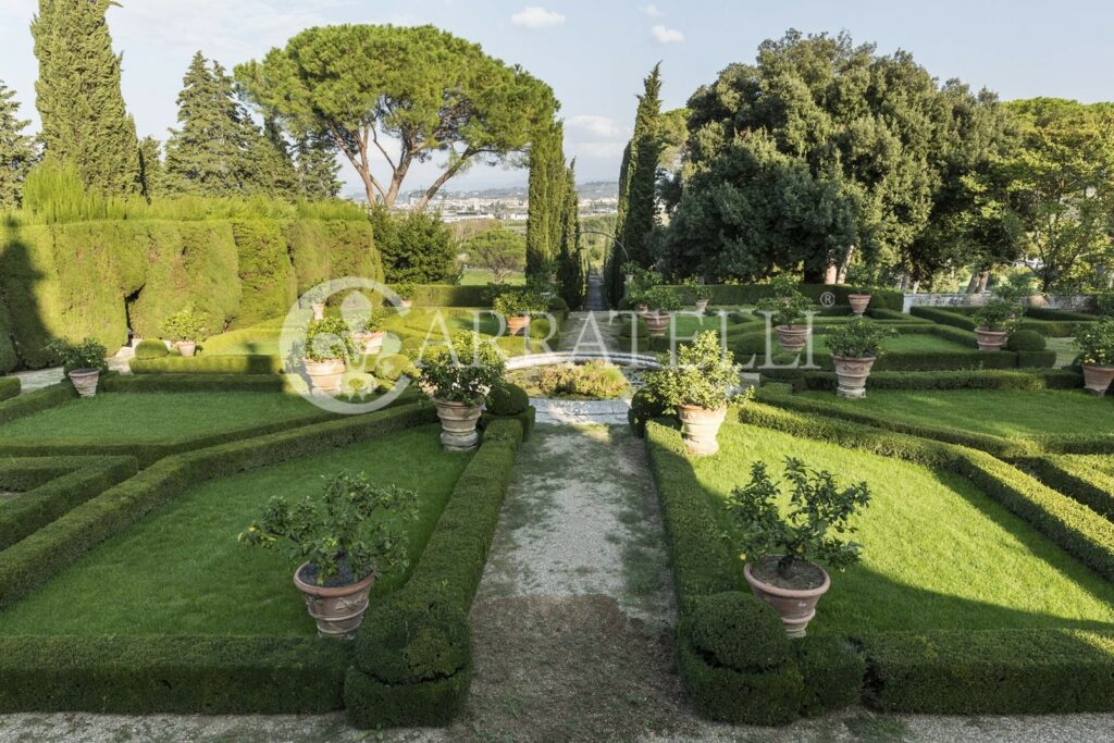 Prestigiosa villa storica a Firenze