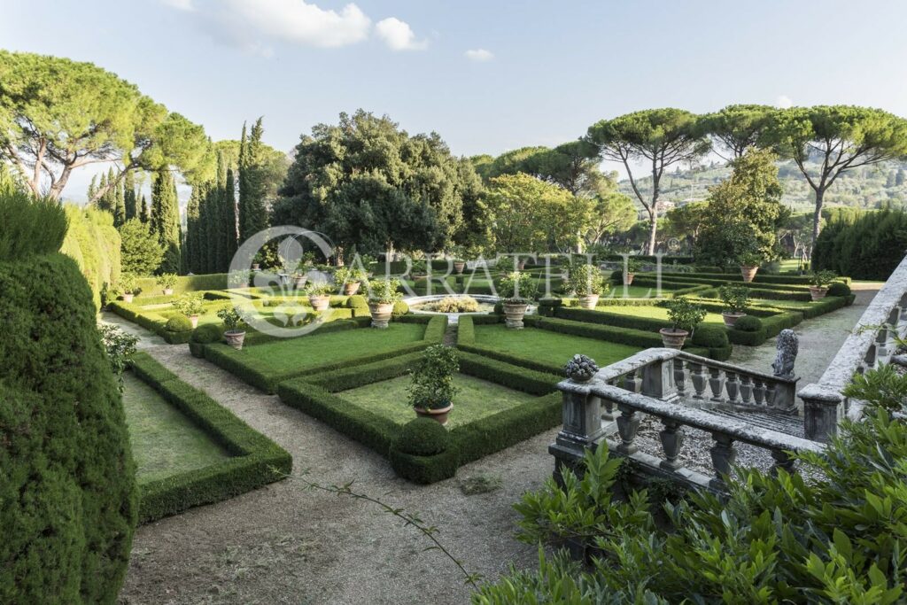 Prestigiosa villa storica a Firenze