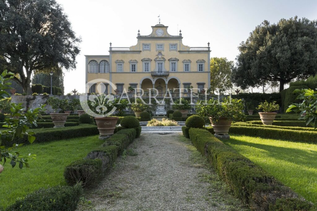 Prestigiosa villa storica a Firenze