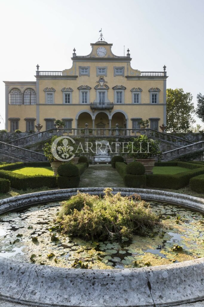 Prestigiosa villa storica a Firenze