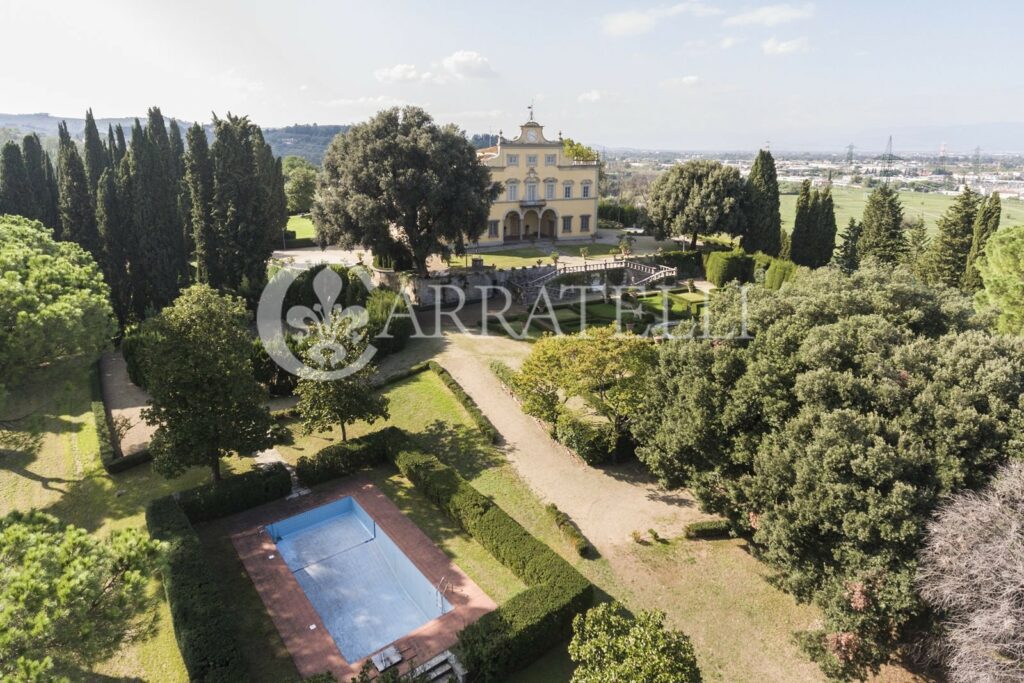 Prestigiosa villa storica a Firenze