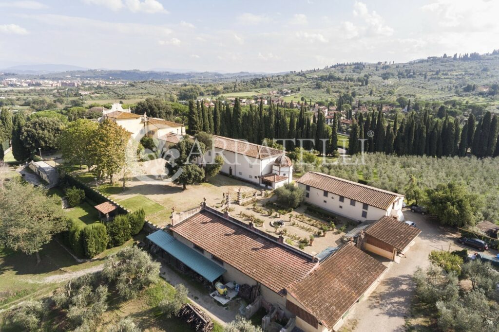 Prestigiosa villa storica a Firenze