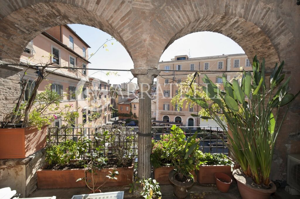 Prestigious and Historic Palace in Trastevere, Rome