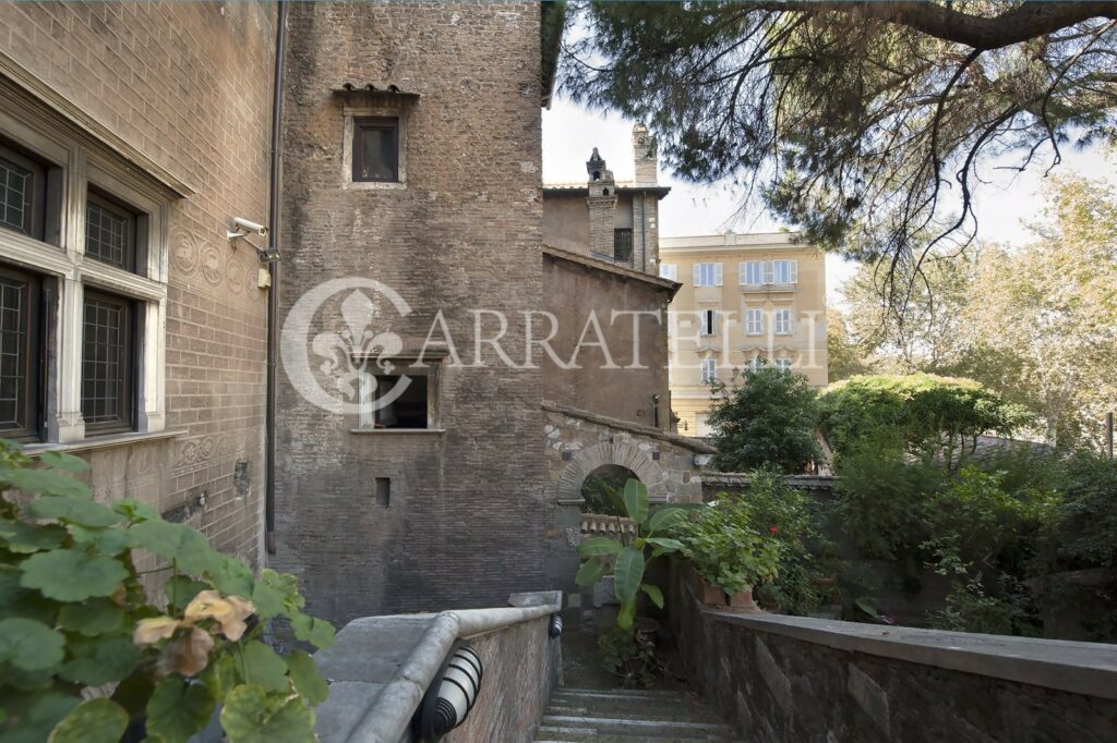 Prestigioso Palazzo Storico a Trastevere – Roma