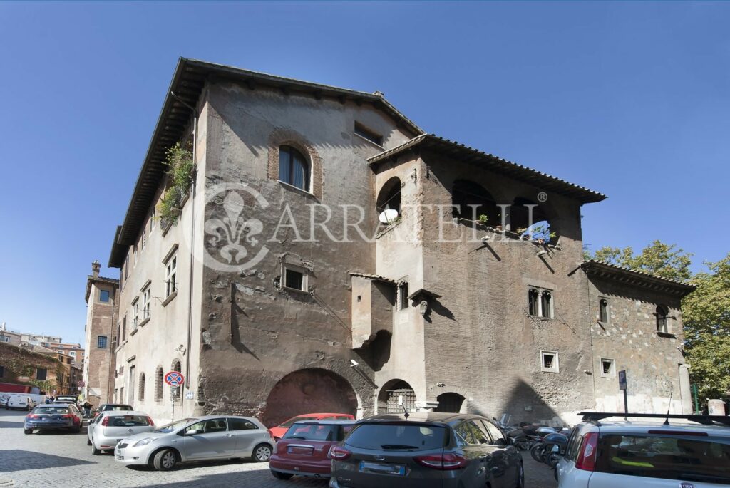 Prestigious and Historic Palace in Trastevere, Rome