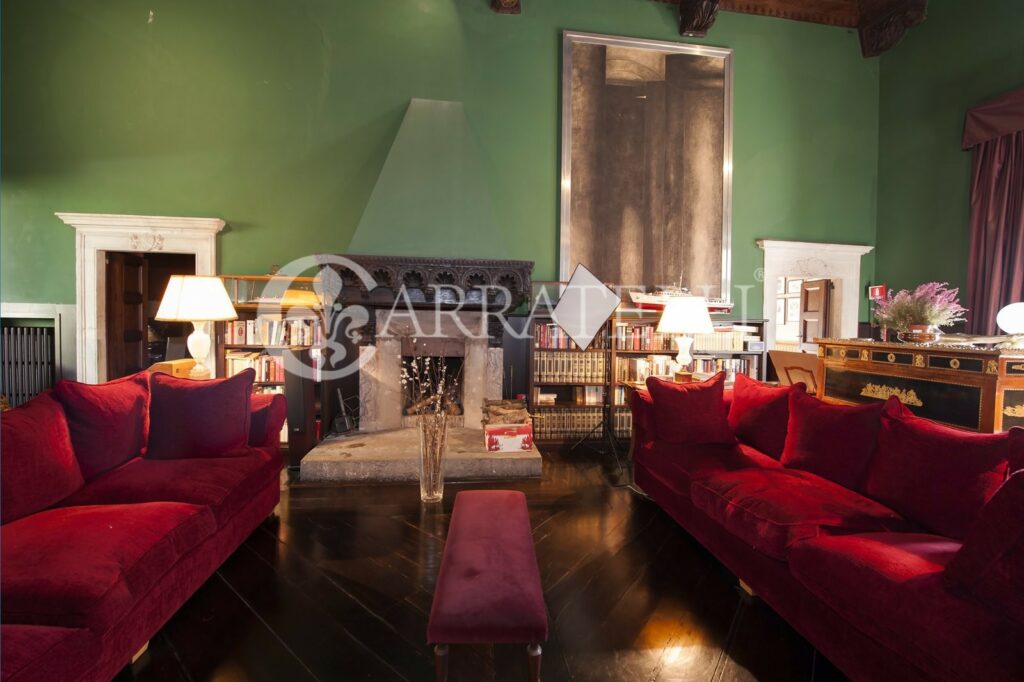 Prestigious and Historic Palace in Trastevere, Rome