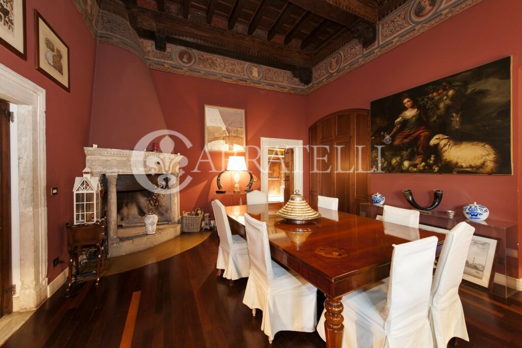 Prestigioso Palazzo Storico a Trastevere – Roma