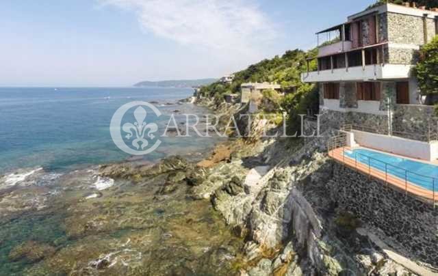 Modern villa for sale in Castiglioncello – Tuscany