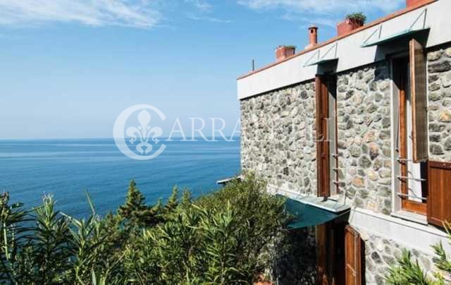 Modern villa for sale in Castiglioncello – Tuscany