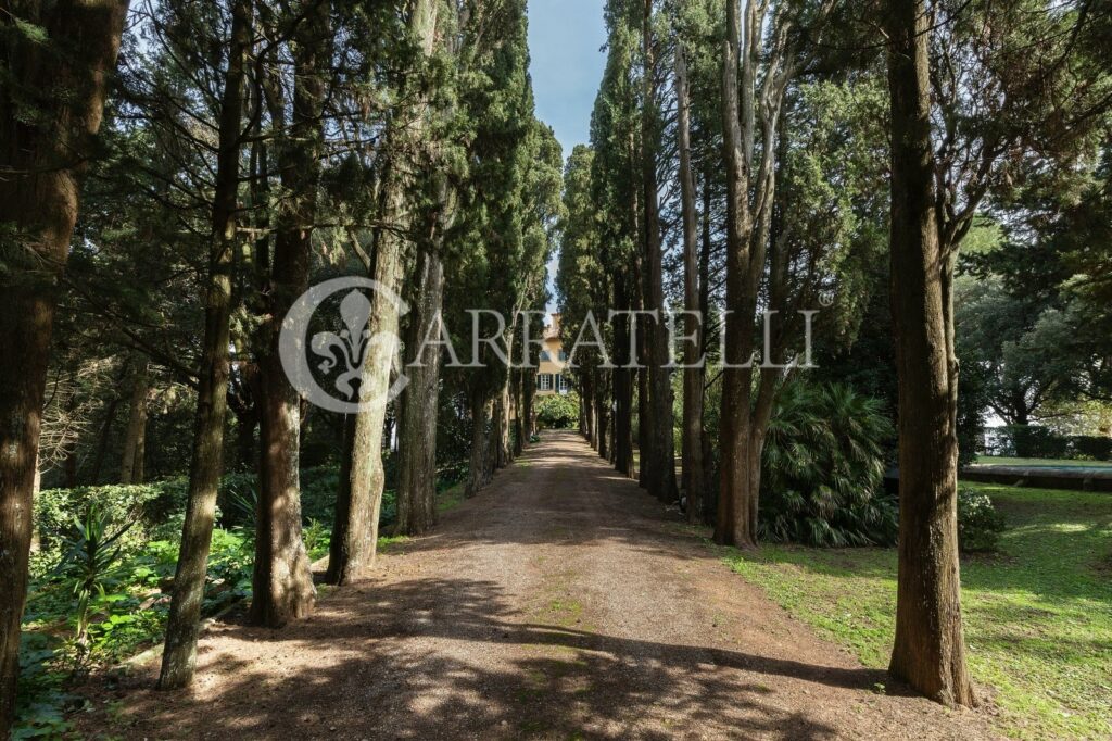 Villa medicea nella campagna pisana