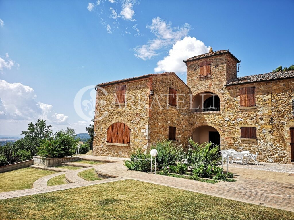 Casale panoramico a Montefollonico – Toscana