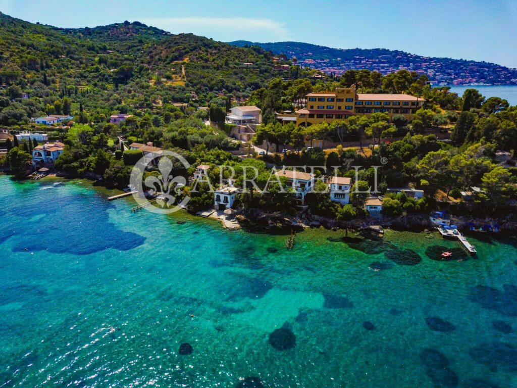 Luxury villa with private beach – Argnetario