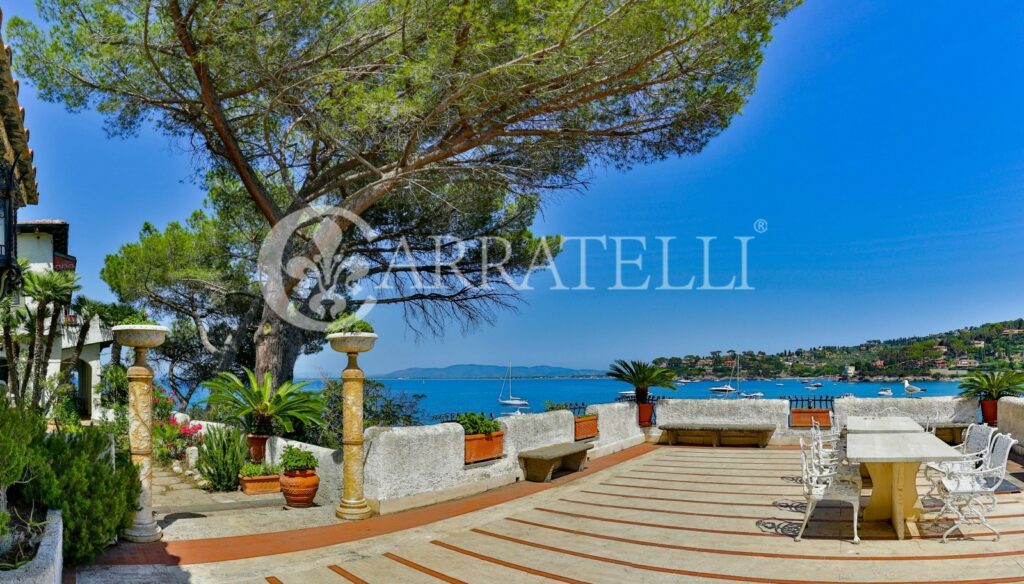 Luxury villa with private beach – Argnetario