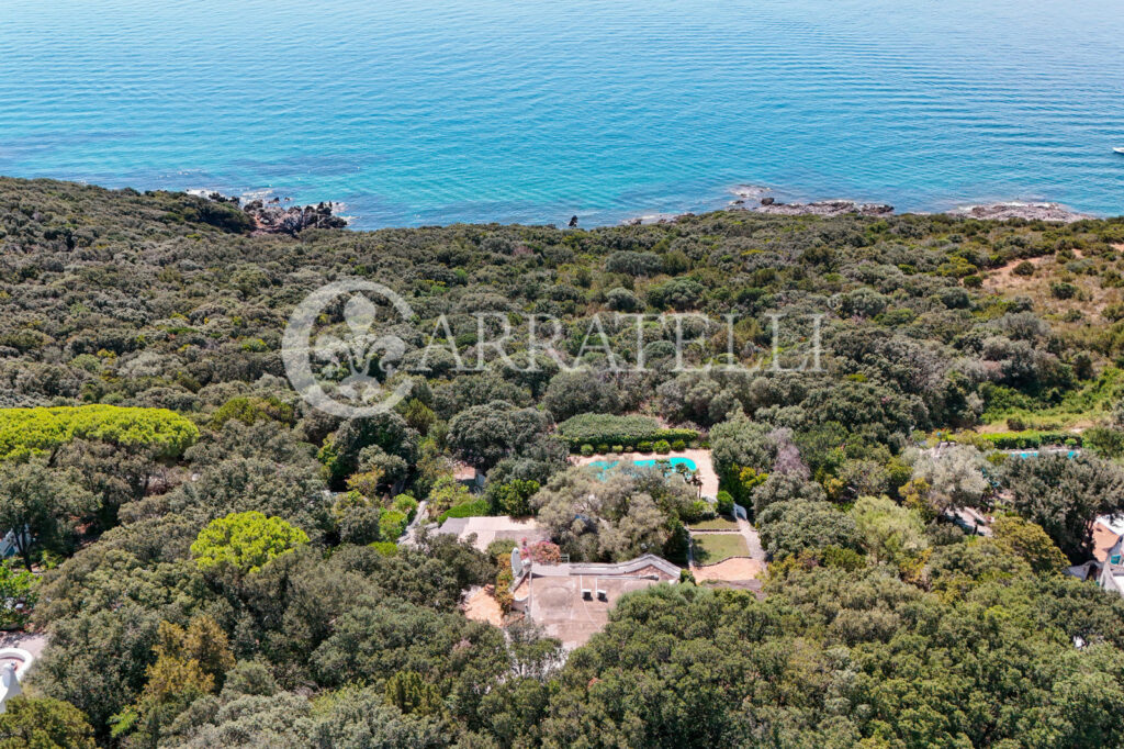 Prestigious panoramic villa in Punta Rossa