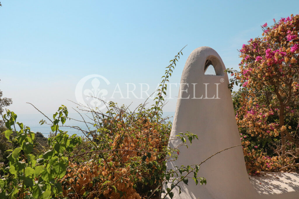 Prestigious panoramic villa in Punta Rossa