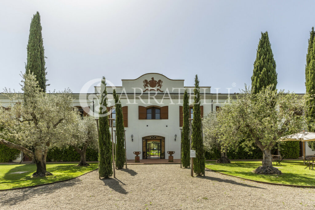 Tenuta con terreno a Roccastrada