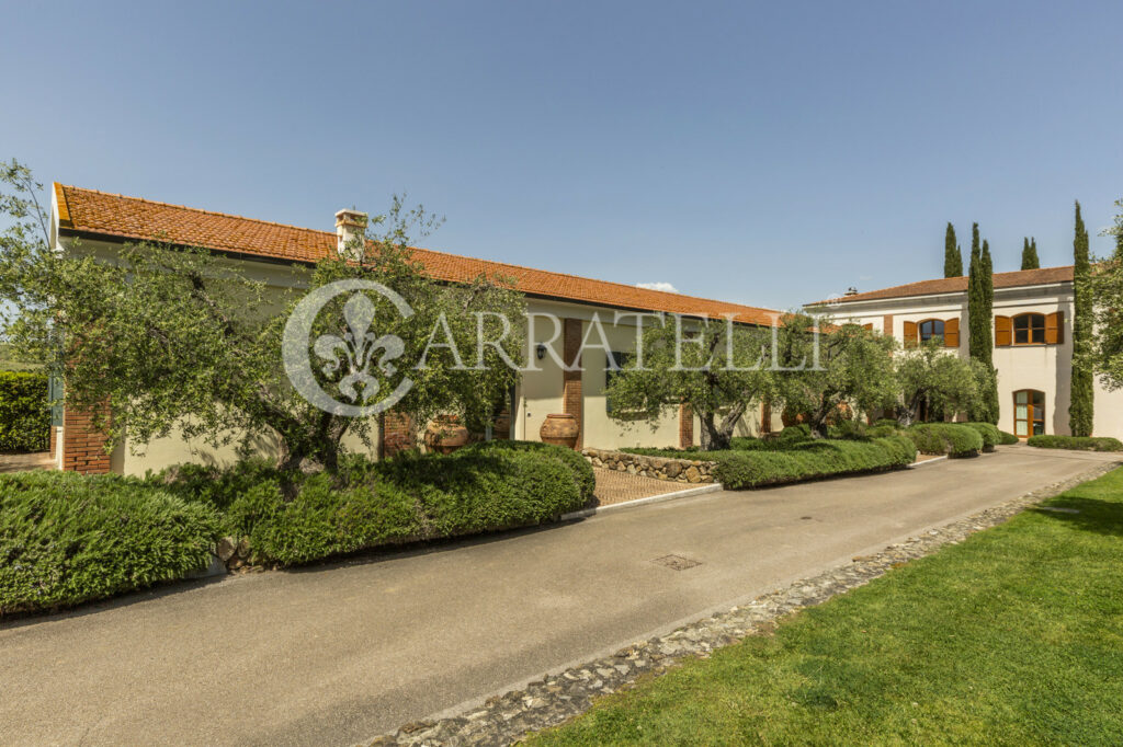 Tenuta con terreno a Roccastrada