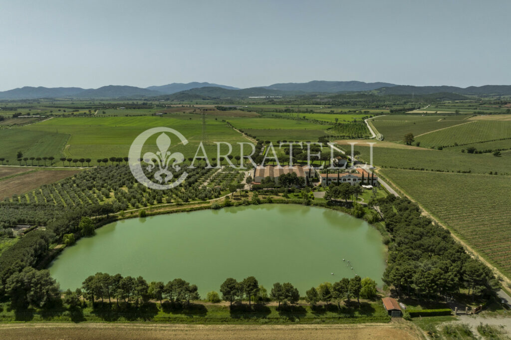 Tenuta con terreno a Roccastrada