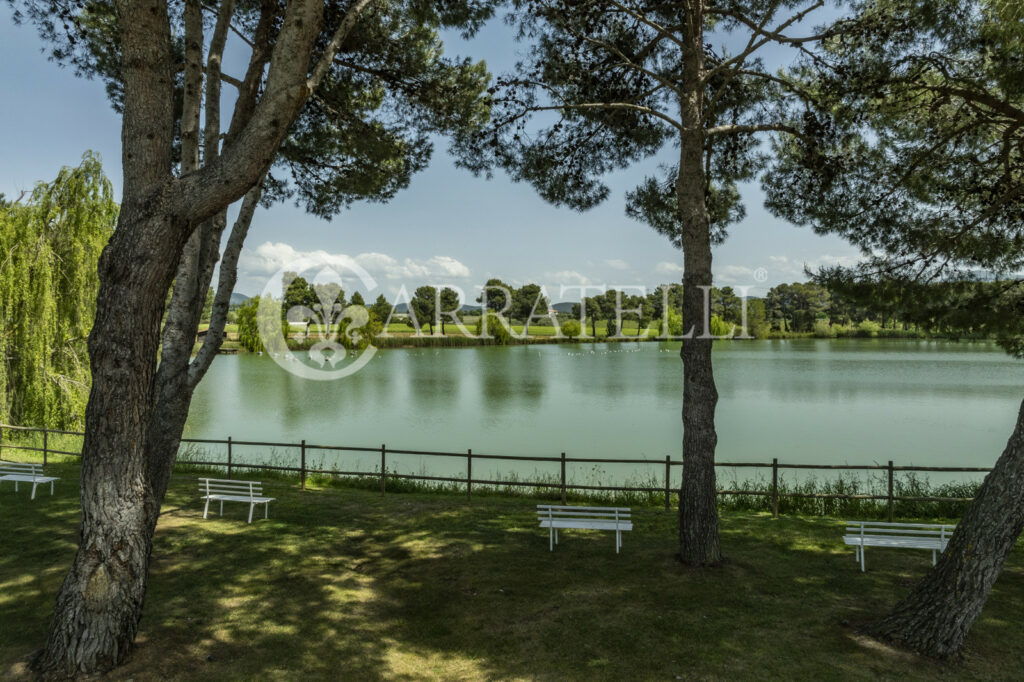 Tenuta con terreno a Roccastrada