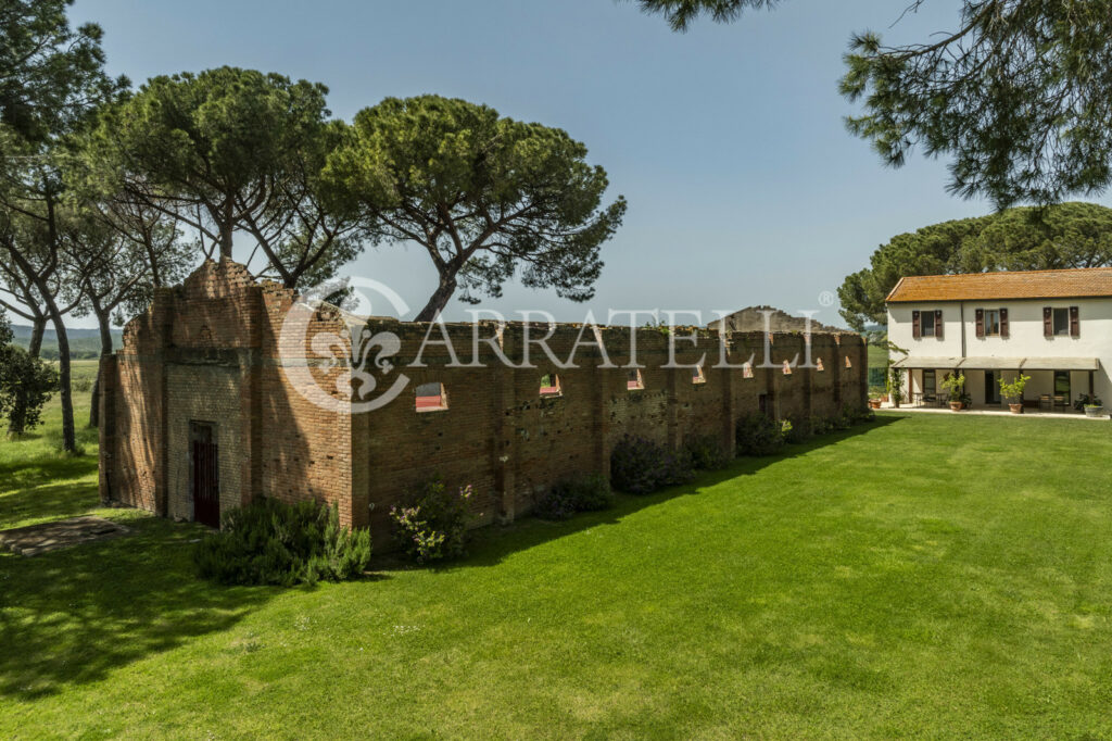 Tenuta con terreno a Roccastrada