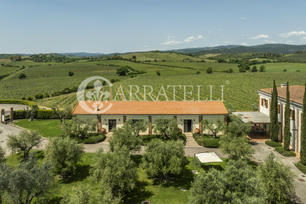 Tenuta con terreno a Roccastrada