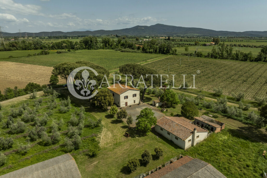 Tenuta con terreno a Roccastrada