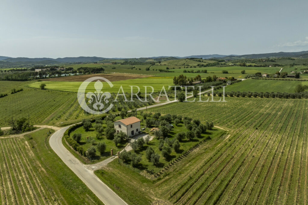 Tenuta con terreno a Roccastrada