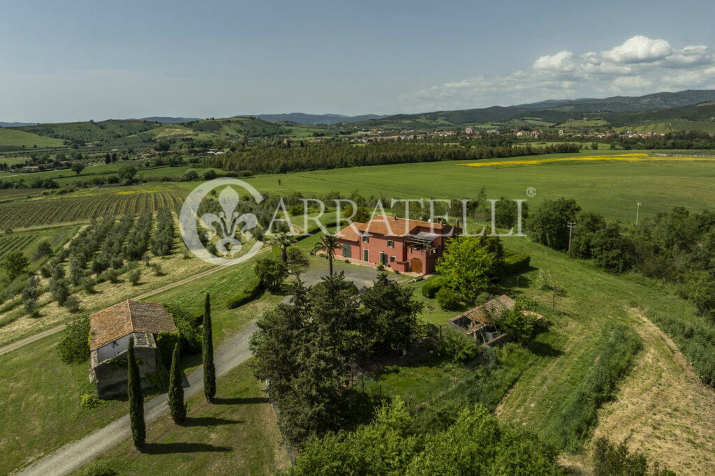 Tenuta con terreno a Roccastrada