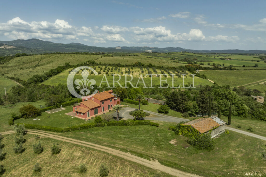 Tenuta con terreno a Roccastrada