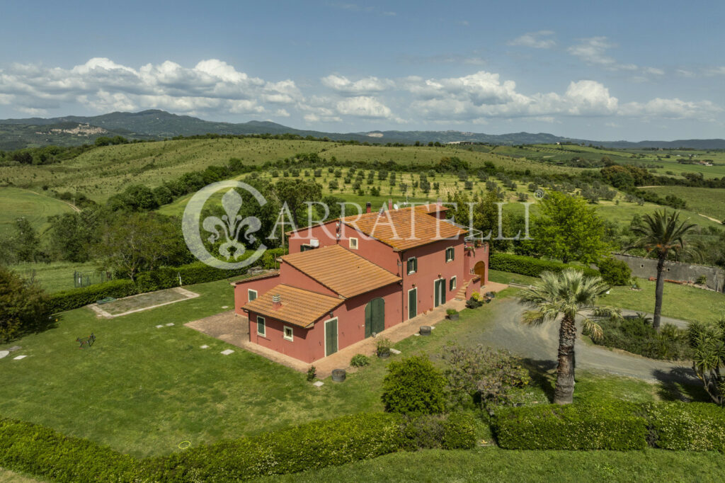 Tenuta con terreno a Roccastrada