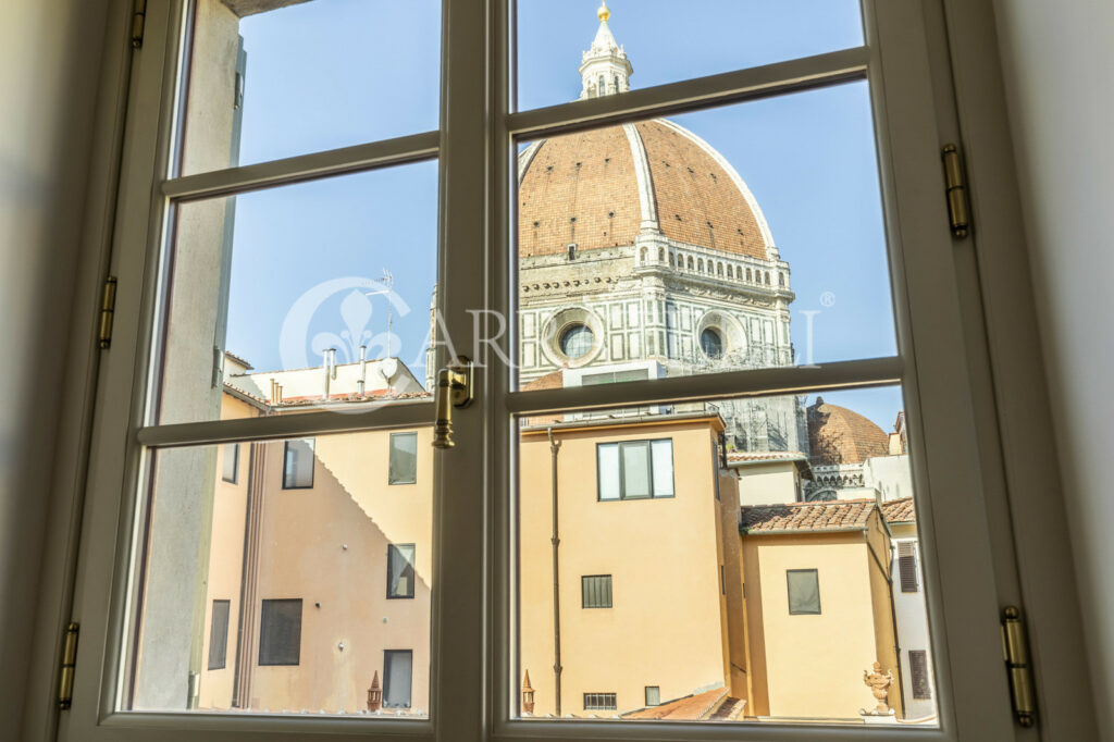 Luxury apartment with cathedral view in Florence