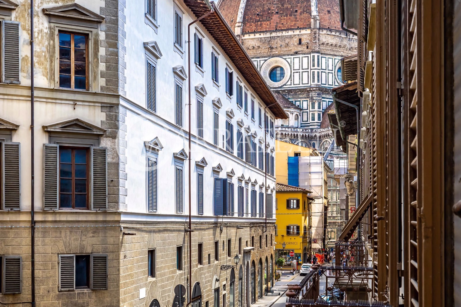 beautiful frescoed apartment near Duomo