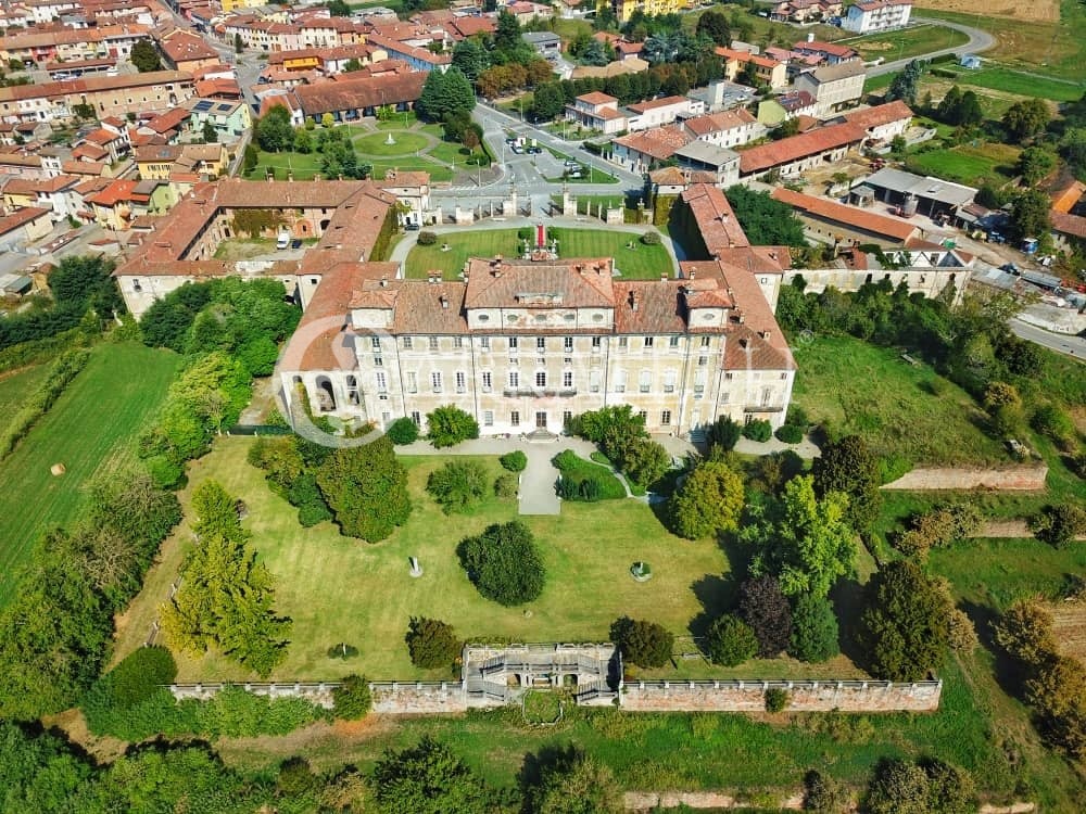 Prestigiosa villa di lusso del XVII secolo alle porte di Milano