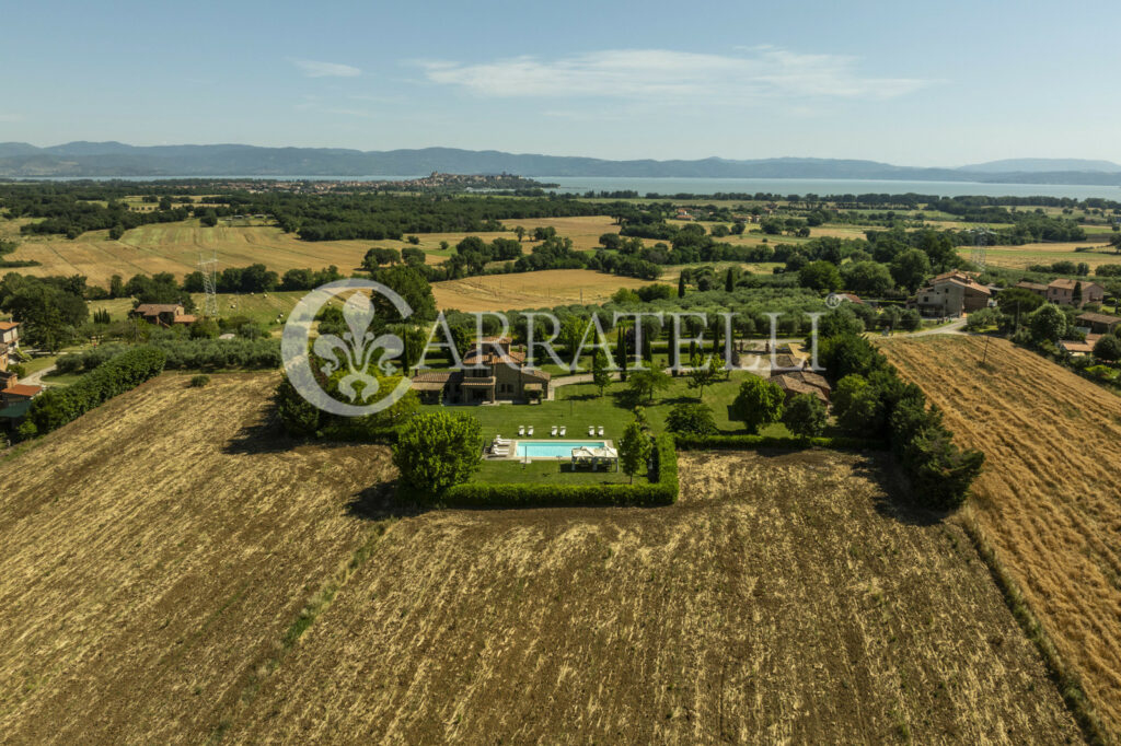 Lago Trasimeno villa moderna con piscina