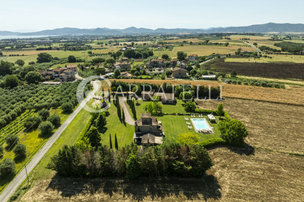 Lago Trasimeno villa moderna con piscina