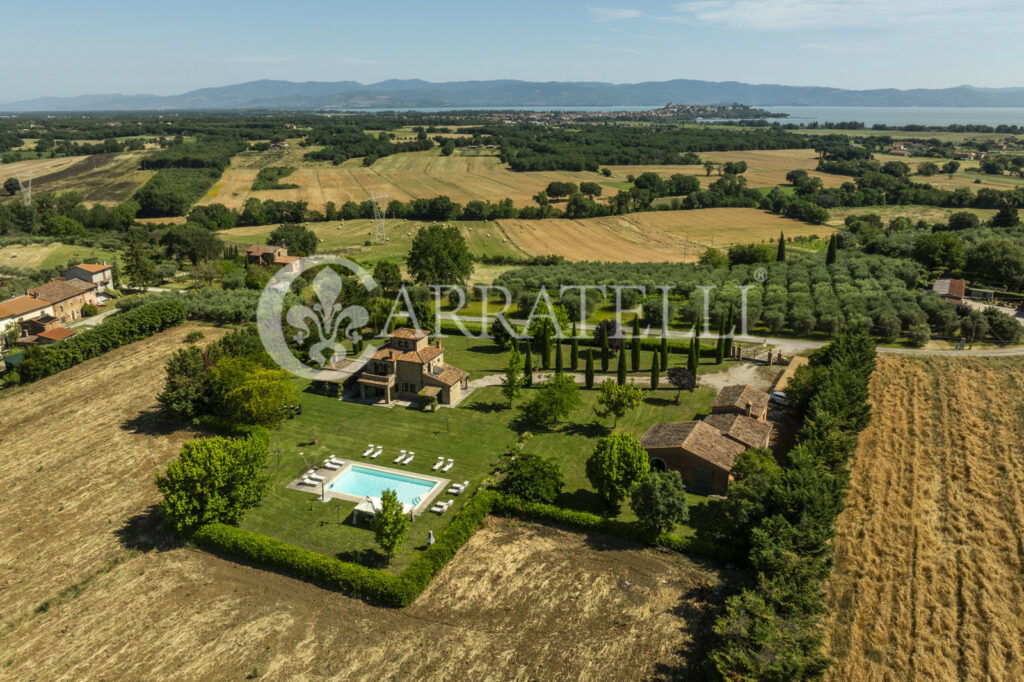 Lago Trasimeno villa moderna con piscina