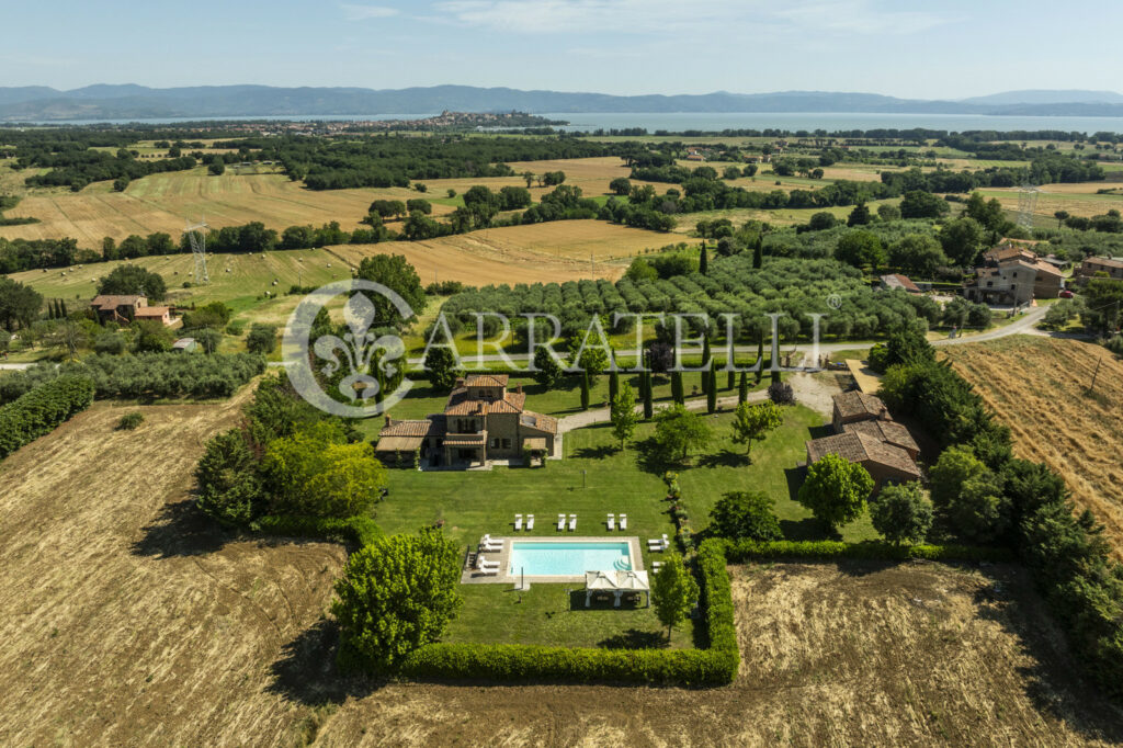 Lago Trasimeno villa moderna con piscina