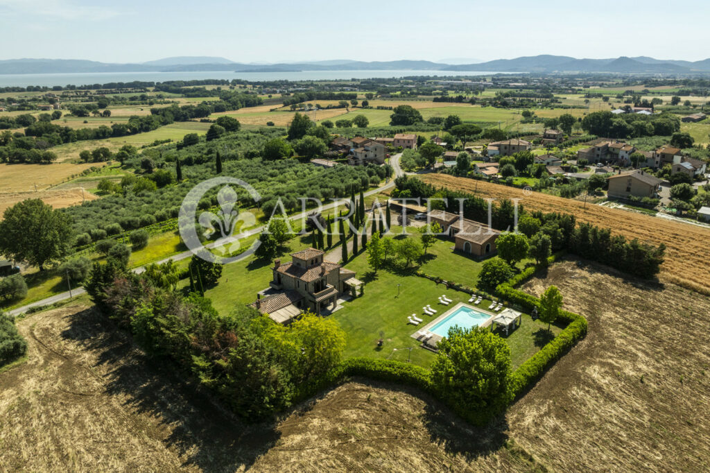 Lago Trasimeno villa moderna con piscina