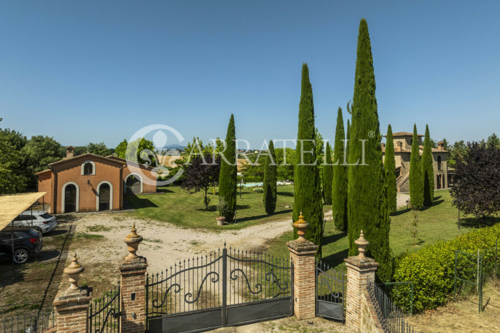 Lago Trasimeno villa moderna con piscina