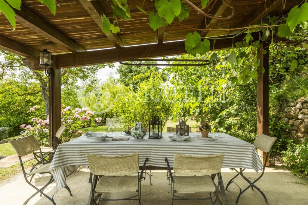 Città della Pieve farmhouse with pool and land