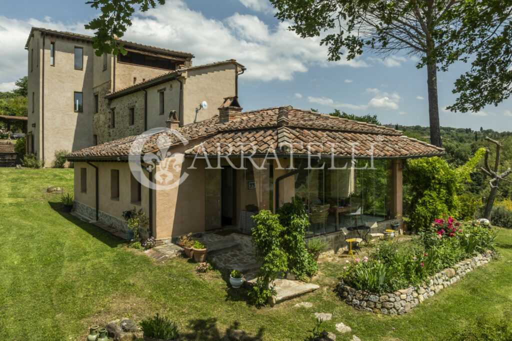 Città della Pieve farmhouse with pool and land