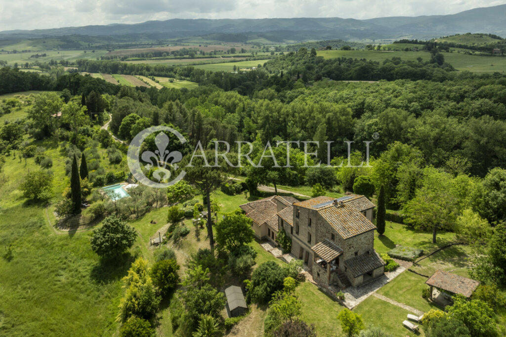 Città della Pieve farmhouse with pool and land